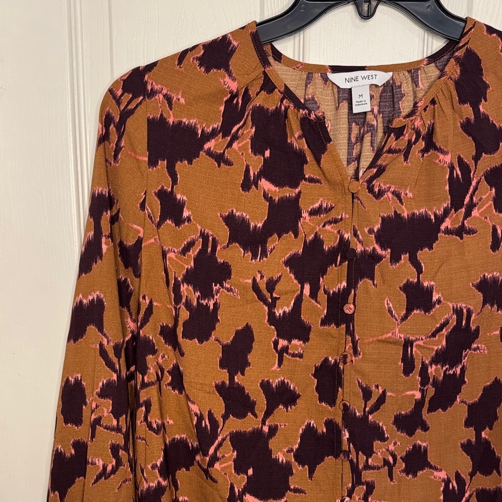 NWT Nine West Women's Brown Abstract Blouse - Picture 5 of 9